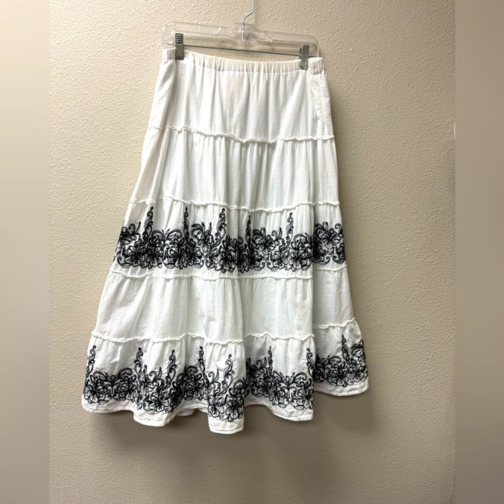 Metro Wear A-Line Tiered Midi Skirt White and Black